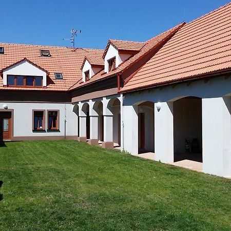 Penzion Dolni Dunajovice Exterior photo