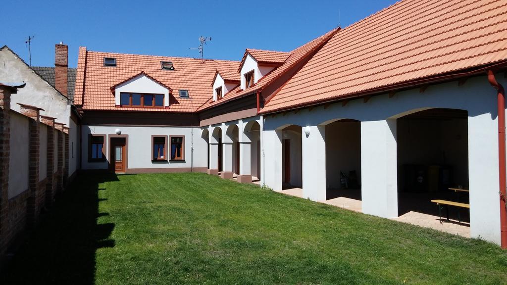 Penzion Dolni Dunajovice Exterior photo